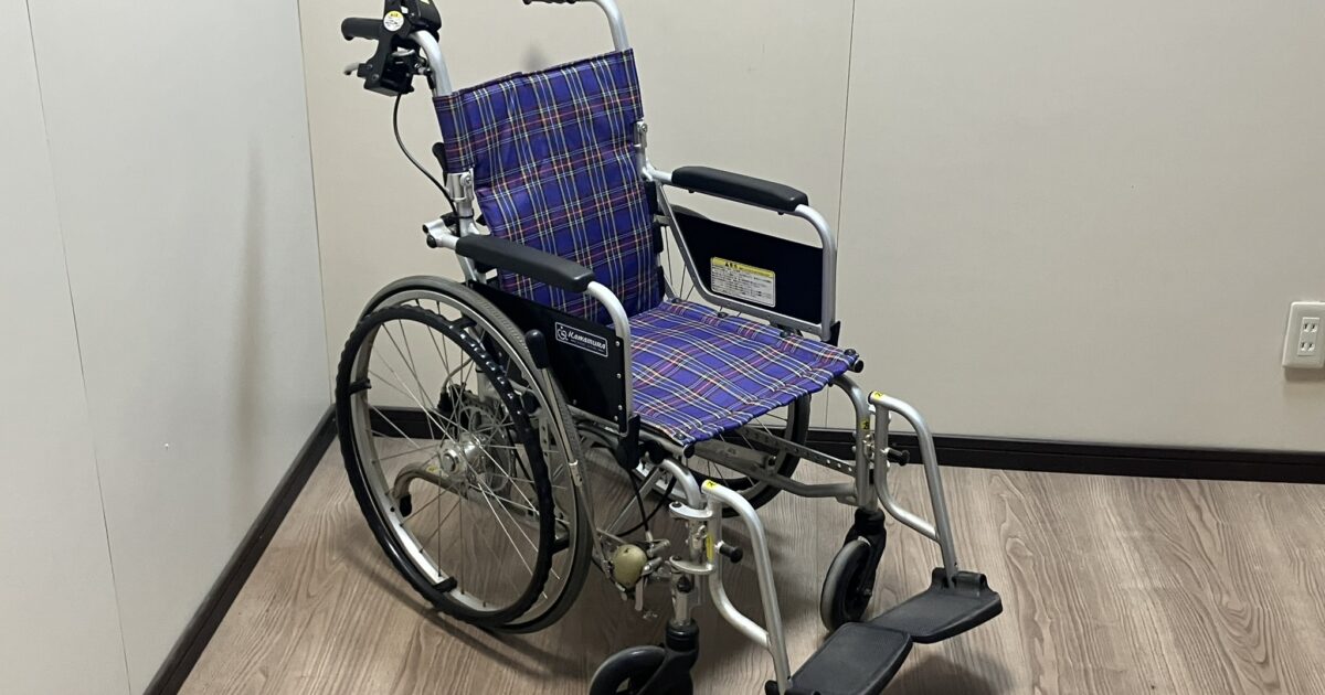 KAWAMURA カワムラサイクル 忘れ騎士 軽量 介助 車椅子 駐車ブレーキかけ忘れ防止機能 KA822L-38B-MS