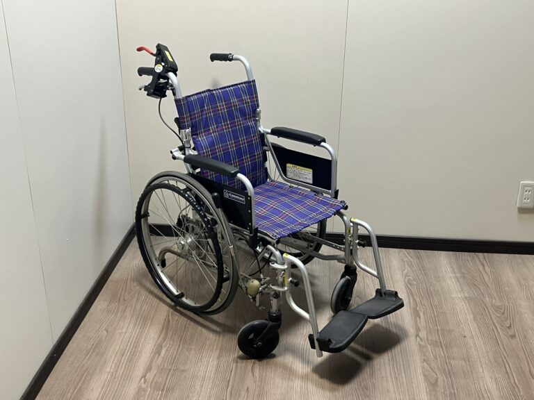 KAWAMURA カワムラサイクル 忘れ騎士 軽量 介助 車椅子 駐車ブレーキかけ忘れ防止機能 KA822L-38B-MS