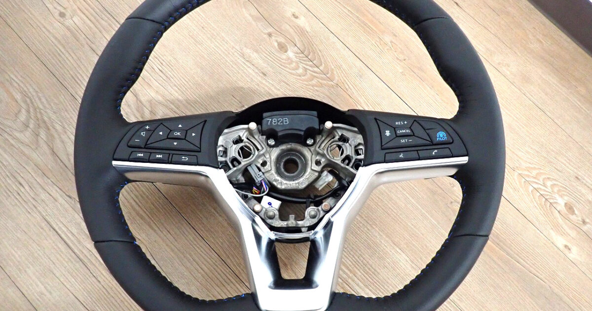 ステアリング NISSAN 2023年式リーフ 日産 ハンドル 構成部品あり 穴26ｍｍ 直径375ｍｍ 純正 自動車 新車外し 3