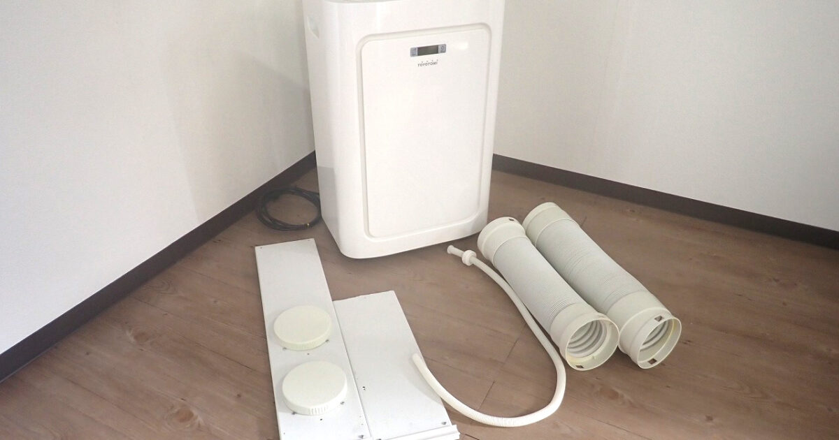 スポットエアコン TOYOTOMI TAD-22-HW トヨトミ 窓用 冷房・暖房兼用 単相 100V 床置型 冷風機 ドレンホース付き ホワイト