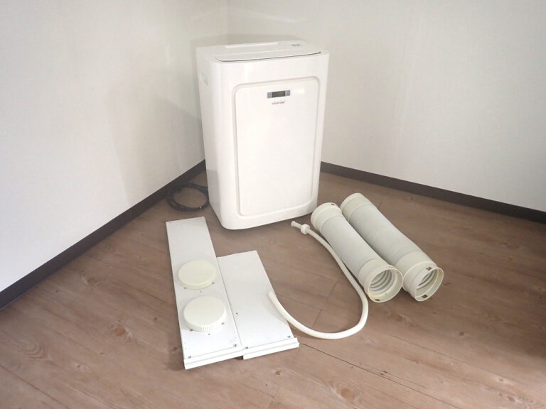 スポットエアコン TOYOTOMI TAD-22-HW トヨトミ 窓用 冷房・暖房兼用 単相 100V 床置型 冷風機 ドレンホース付き ホワイト