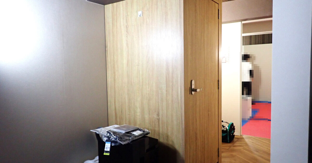 組み立て式更衣室 W90.5cm×D90.5cm×H210cm フィッティングルーム 簡易更衣室 ファッション 試着室 アパレル 鏡 ドア付き