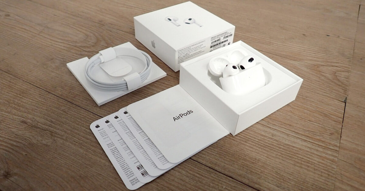 AirPods 第3世代 Lightning充電ケース付き Apple MPNY3J/A アップル エアーポッズ ワイヤレスヘッドフォン Bluetooth イヤホン