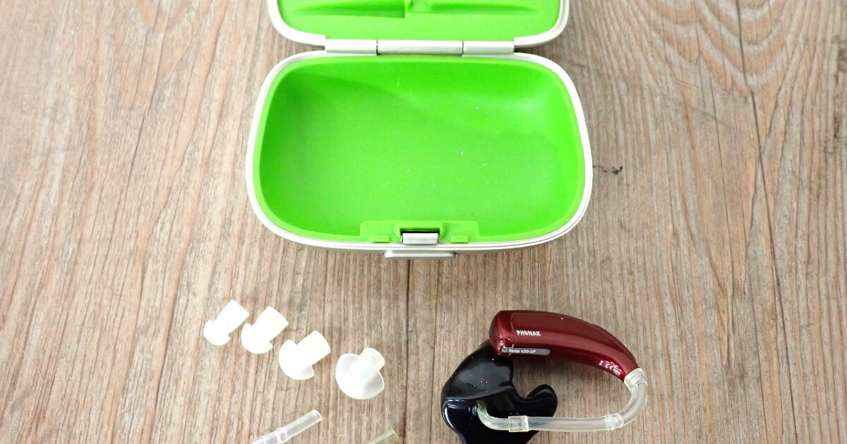 補聴器 Phonak Naida V30-UP フォナック 耳かけ型 片耳 イヤホン 電池式 防水 イヤーピース ケース付 赤 レッド