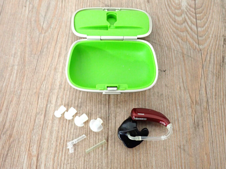補聴器 Phonak Naida V30-UP フォナック 耳かけ型 片耳 イヤホン 電池式 防水 イヤーピース ケース付 赤 レッド