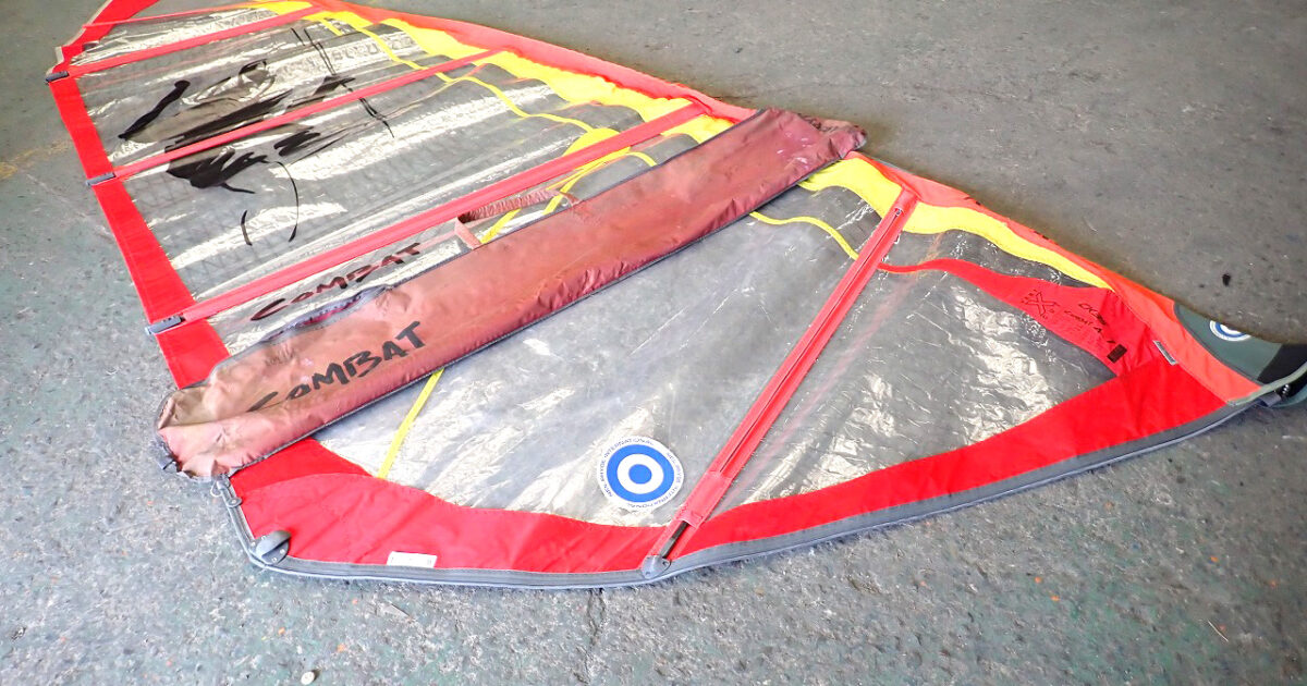 ウィンドサーフィン セイル COMBAT 4.7 コンバット ケース付 BOOM:161-165cm LUFF:432-434cm マリンスポーツ レジャー