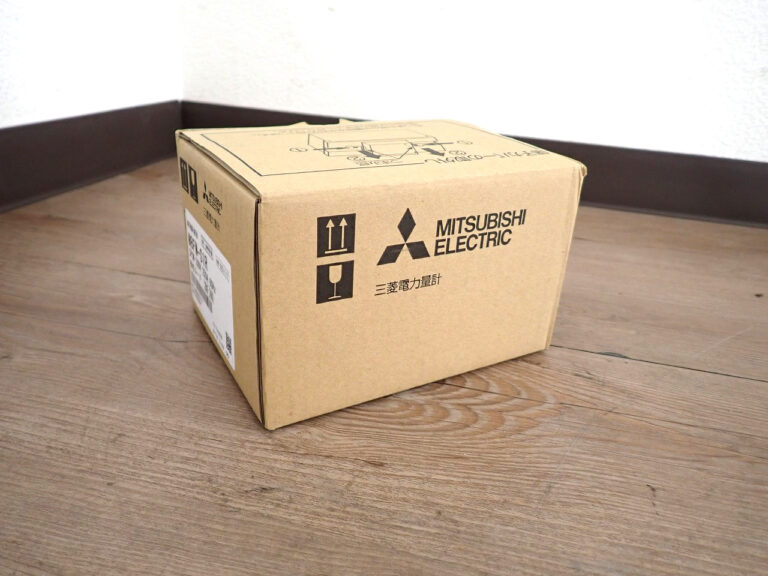 普通電力量計 MITSUBISHI M8FM-S1R 3P3W 200V 250A 60Hz 三菱電機 電力管理用計器 三相3線式 発信装置・逆電流計量防止機能付
