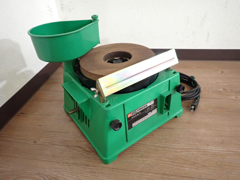 刃物研磨機 HITACHI GK21 日立工機 100V 50Hz 60Hz 定格20分 砥石径 205mm 電動研磨機 研ぎ機 包丁 ハサミ グリーン 家庭用