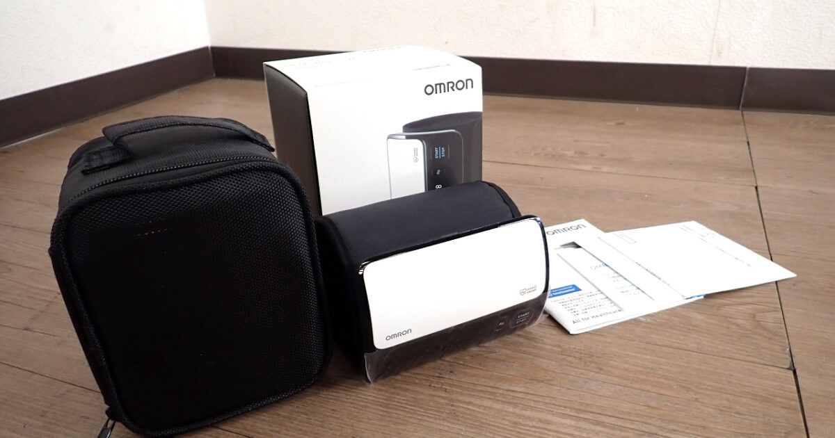 血圧計 OMRON HEM-7600T-W オムロン チューブレス 上腕式血圧計 Bluetooth コンパクト 測定器 健康 ヘルスケア ケース付 ホワイト
