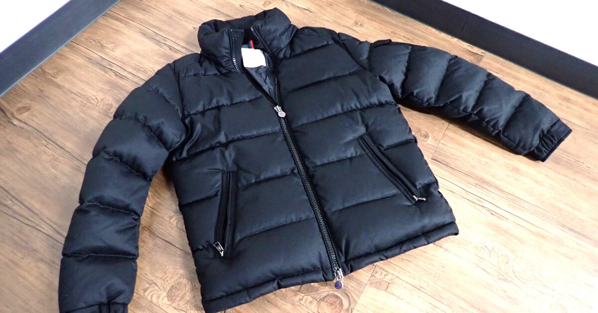 ダウンジャケット MONCLER モンクレール サイズ4 XXL コミックラベル付 ショート丈 メンズ ブラック 黒 アウター ブルゾン 冬服