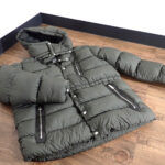 ダウンジャケット MONCLER 22-67788 モンクレール サイズ3 L-XL相当 カーキ 緑 メンズ アウター ブルゾン フード 冬物 ブランド