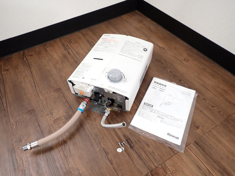 ガス瞬間湯沸器 Rinnai RUS-V51YTB リンナイ 5号 都市ガス用 13A 12A 元止め式 屋内壁掛型 小型 給湯器 住宅設備 ホワイト